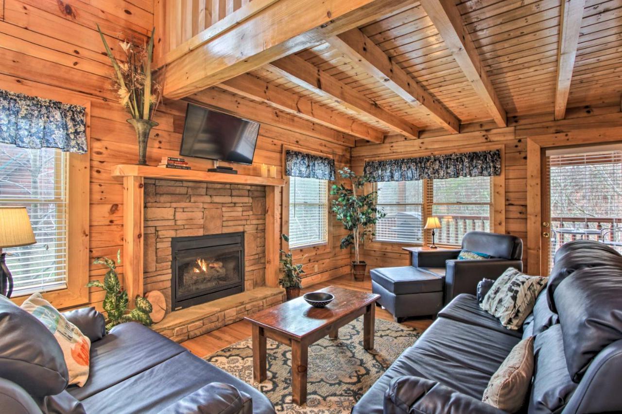 Romantic Cabin With Hot Tub In Pigeon Forge! Ngoại thất bức ảnh