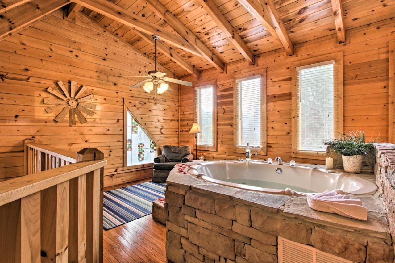 Romantic Cabin With Hot Tub In Pigeon Forge! Ngoại thất bức ảnh