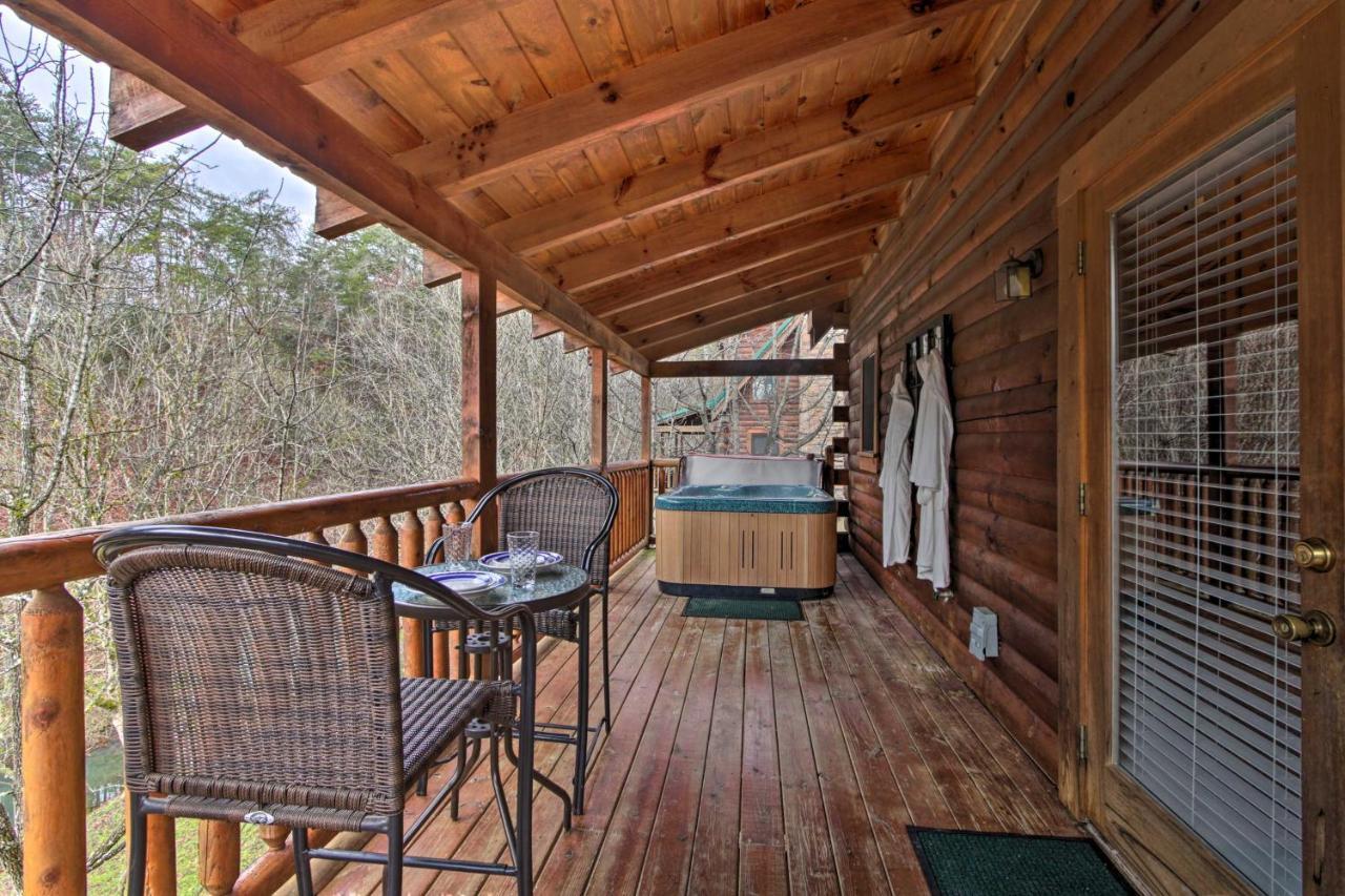 Romantic Cabin With Hot Tub In Pigeon Forge! Ngoại thất bức ảnh