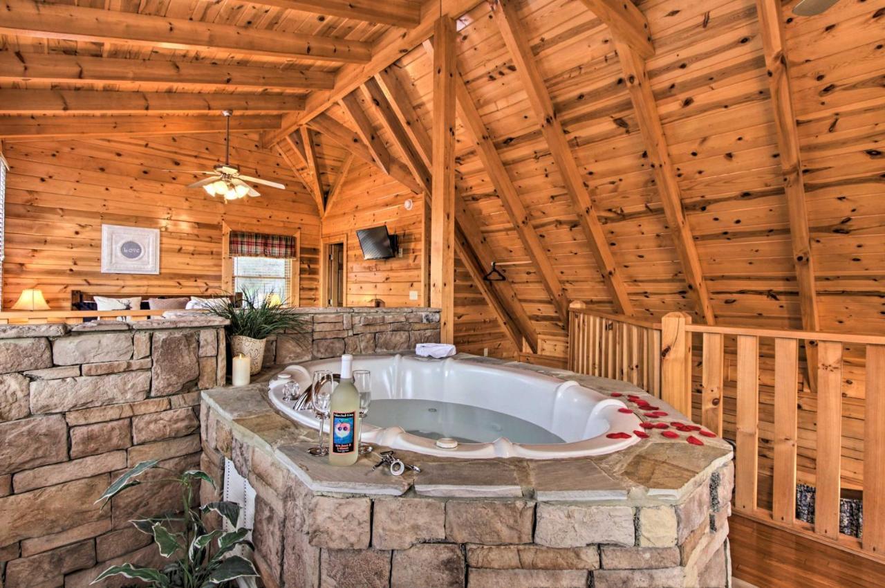 Romantic Cabin With Hot Tub In Pigeon Forge! Ngoại thất bức ảnh